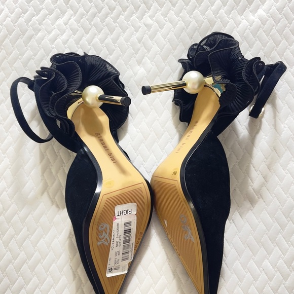 Gianni Bini Black Heels with Elegant Design - Picture 3 of 7
